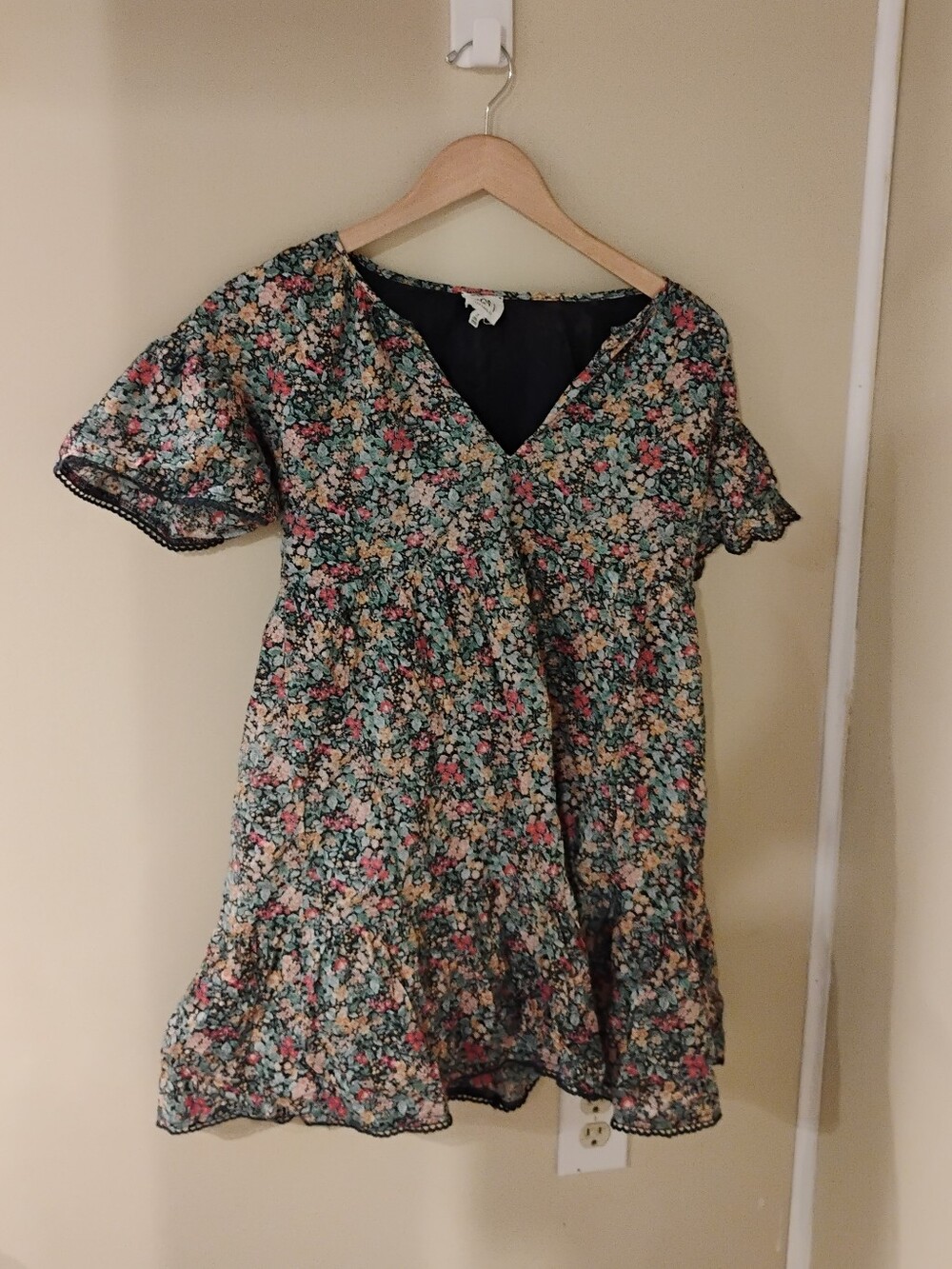 dRA Los Angeles Anthropologie Floral V Neck Mini Dress